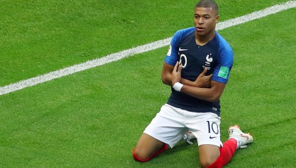  姆巴佩梅开二度助球队取胜，法甲射手榜强势登顶  