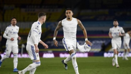  热刺防线送礼不断，利兹联逆转取胜终结五轮不胜  