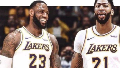  詹姆斯复出砍下赛季新高分  